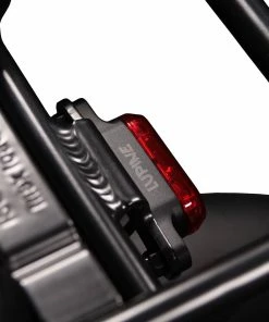 Lupine - Feu Arrière C14 G Pour Vélo électrique (montage Sur Porte-bagages Arrière) -Vélos électriques Soldes 2022 lupine feu arriere c14 g pour vae montage porte bagages arriere detail 1 3840x2160