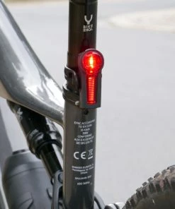 Trelock - Feu Arrière LS 740 I-GO Vector Signal -Vélos électriques Soldes 2022 trelock ls 740 i go vector signal 2 3840x2160 scaled